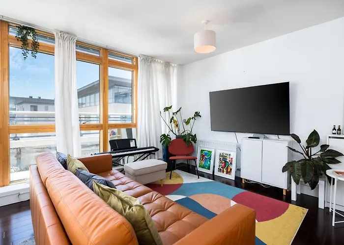 2Br Dublin Apt Balcony, Plants & Electric Piano