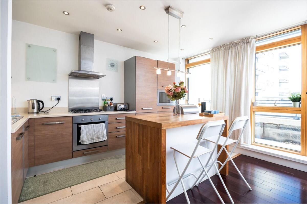 2br Balcony, Plants & Electric Piano Apartment