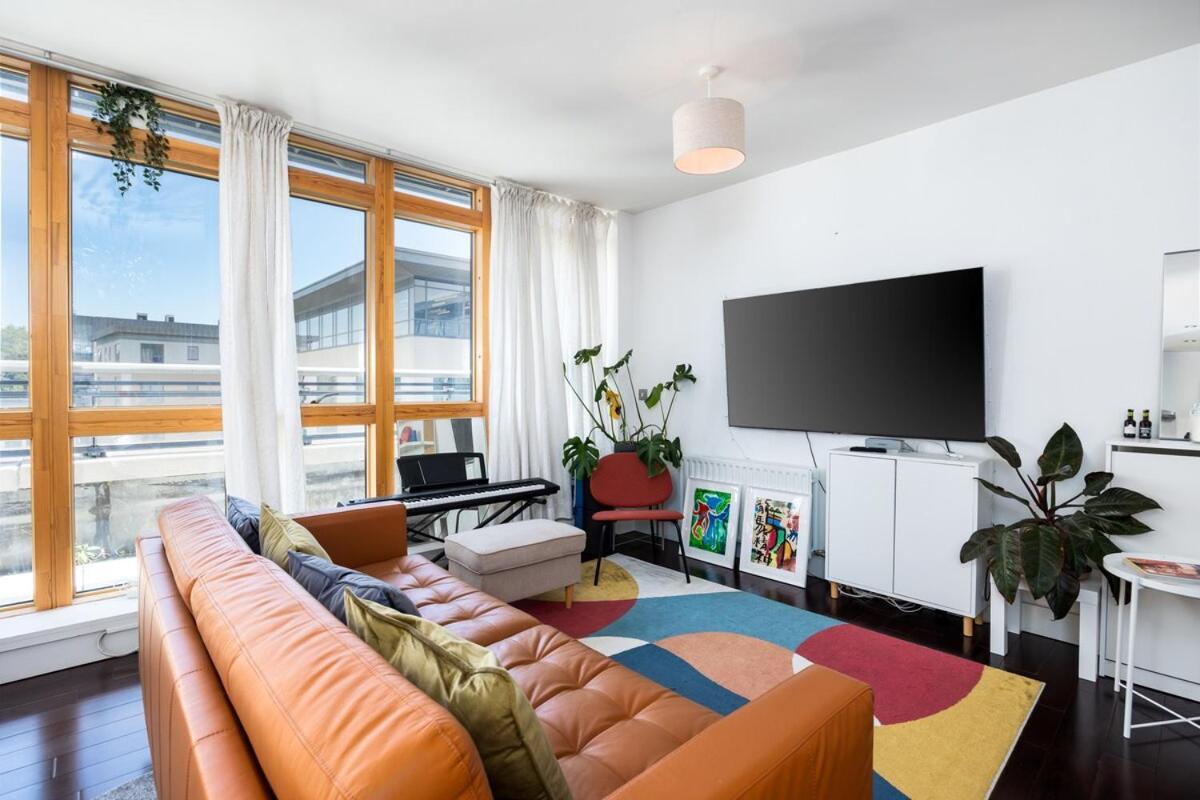 2br Balcony, Plants & Electric Piano Apartment Dublin